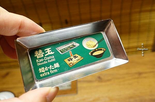 京都【一蘭拉麵 河原町店】玩日本就愛這一味。