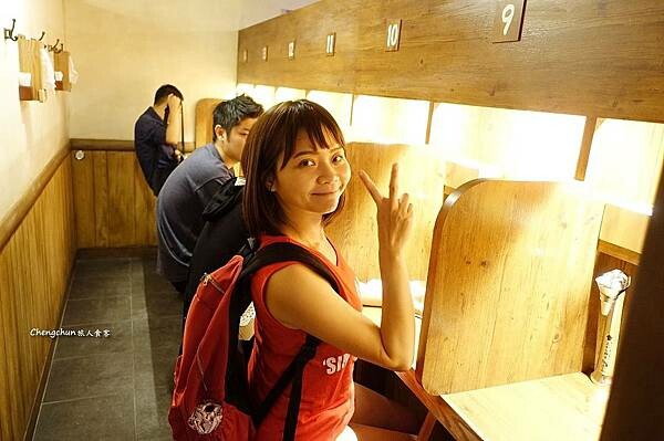 京都【一蘭拉麵 河原町店】玩日本就愛這一味。