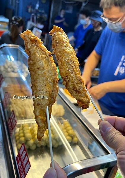 東港華僑市場旗魚黑輪實吃｜美鳳 vs 瑞字號，那一家是你的菜