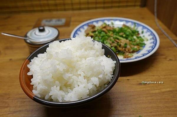 京都【一蘭拉麵 河原町店】玩日本就愛這一味。