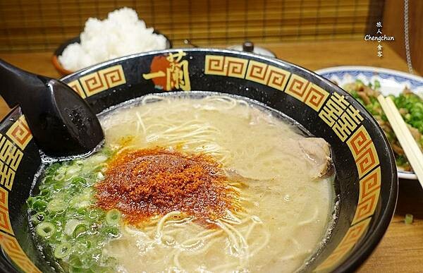 京都【一蘭拉麵 河原町店】玩日本就愛這一味。
