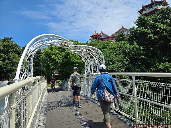 八卦山天空步道15-回到大佛寺旁.jpg