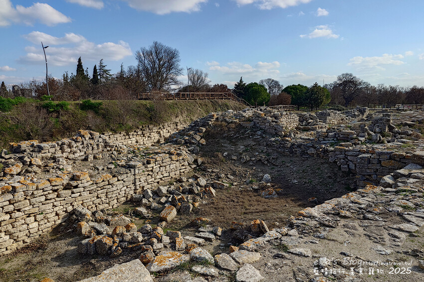 土耳其【土耳其蜜月旅遊】Archaeological Site of Troy 特洛伊遺址|九層文明與木馬傳說的世界遺產探索。土耳其景點