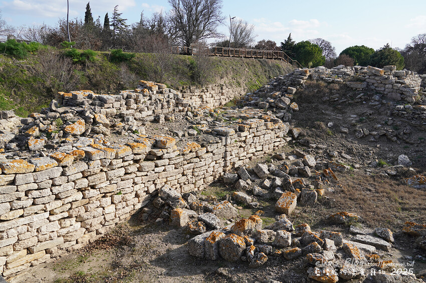 土耳其【土耳其蜜月旅遊】Archaeological Site of Troy 特洛伊遺址|九層文明與木馬傳說的世界遺產探索。土耳其景點