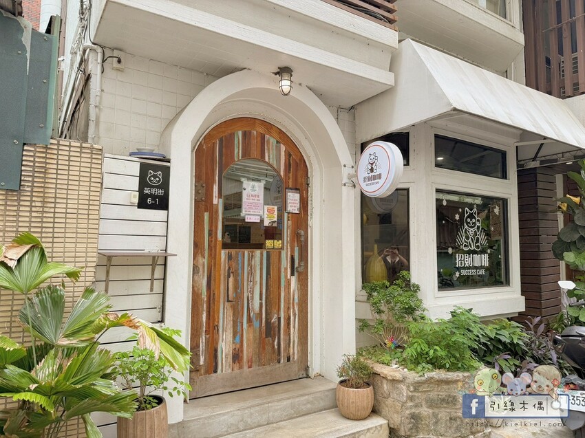 新竹市北區《招財咖啡》吃美食同時有水豚泡澡貓打盹？來新竹這間人氣寵物咖啡館體驗5重療癒！