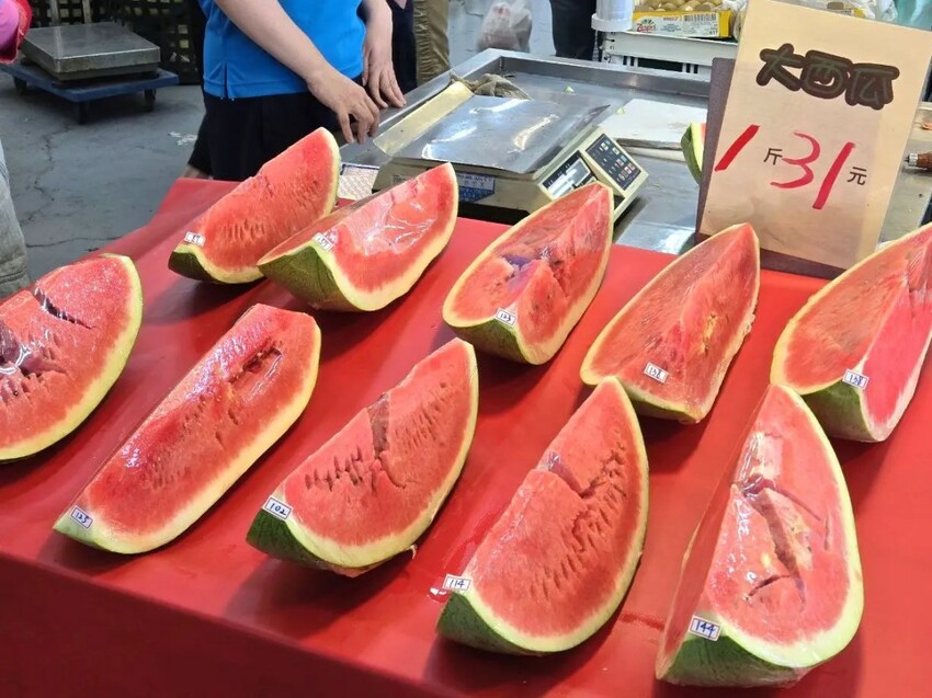 岡山黃昏市場|尚青有生食級生菜!有認證的蔬菜水果!吃的健康又安心!岡山高雄市場推薦、岡山市場推薦、岡山水果推薦、岡山蔬菜推薦 - 佛系旅遊筆記