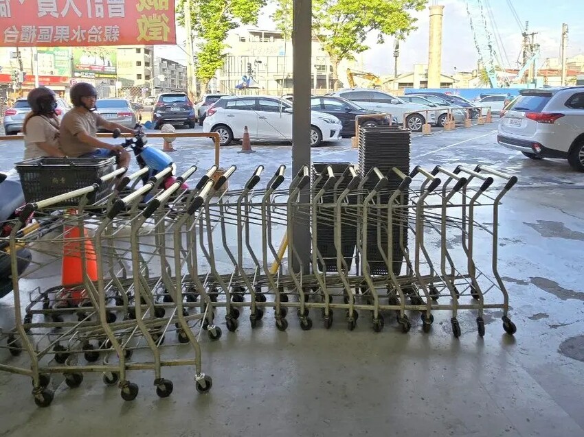 岡山黃昏市場|尚青有生食級生菜!有認證的蔬菜水果!吃的健康又安心!岡山高雄市場推薦、岡山市場推薦、岡山水果推薦、岡山蔬菜推薦 - 佛系旅遊筆記