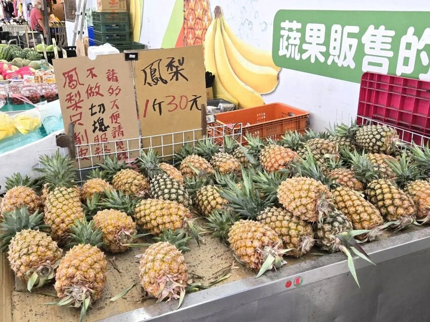 岡山黃昏市場|尚青有生食級生菜!有認證的蔬菜水果!吃的健康又安心!岡山高雄市場推薦、岡山市場推薦、岡山水果推薦、岡山蔬菜推薦 - 佛系旅遊筆記