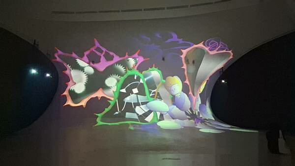 台中國家歌劇院！光之曲幕在凸凸廳免費展演，光影盛宴不容錯過