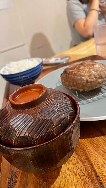 榮町必吃美食!挽き肉のトリコ，多汁漢堡排與國產牛肉魅力