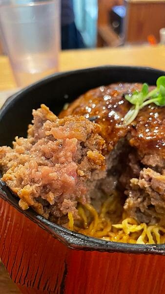 榮町必吃美食!挽き肉のトリコ，多汁漢堡排與國產牛肉魅力