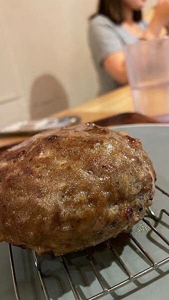 榮町必吃美食!挽き肉のトリコ，多汁漢堡排與國產牛肉魅力