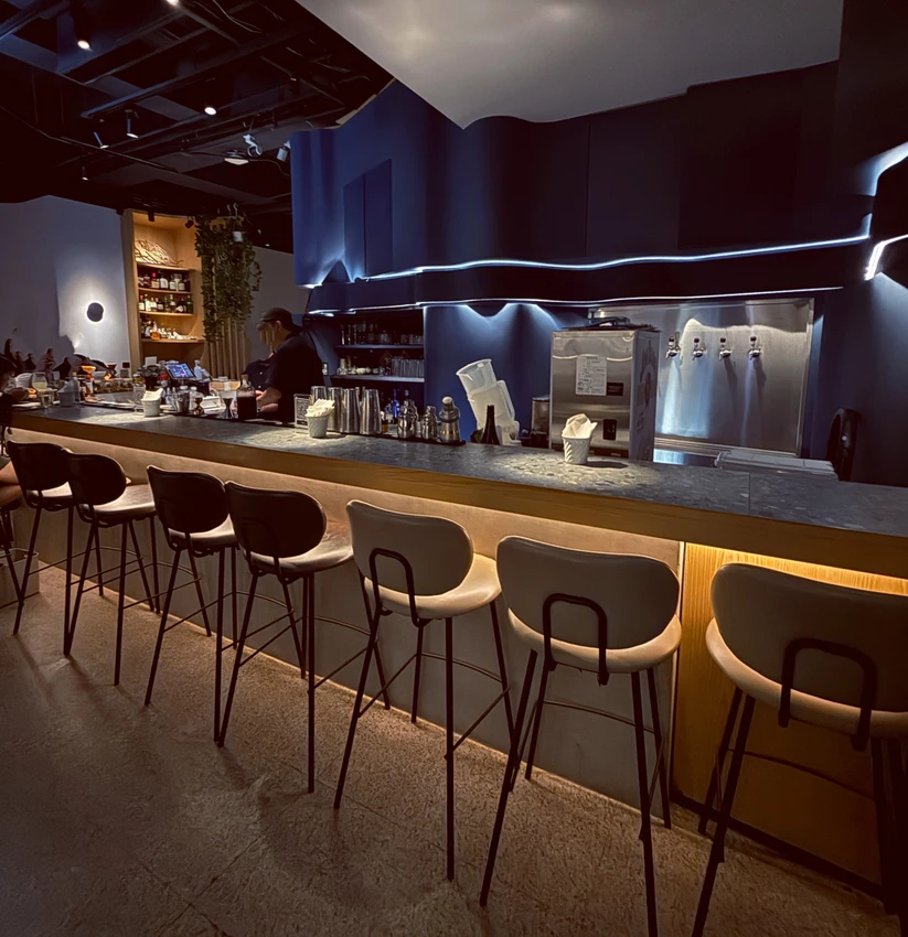 台北市信義區「台北美食」信義區最有氣氛的微醺餐酒館！枝枒New Leaf用調酒和美食療癒你的夜「信義區餐酒館」療癒系深夜酒吧推薦