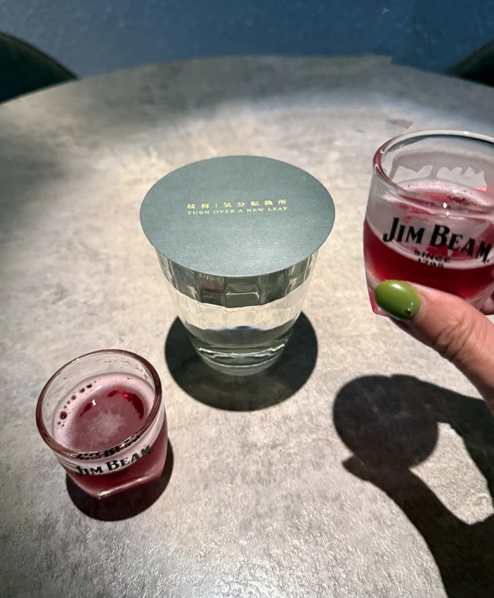 台北市信義區「台北美食」信義區最有氣氛的微醺餐酒館！枝枒New Leaf用調酒和美食療癒你的夜「信義區餐酒館」療癒系深夜酒吧推薦