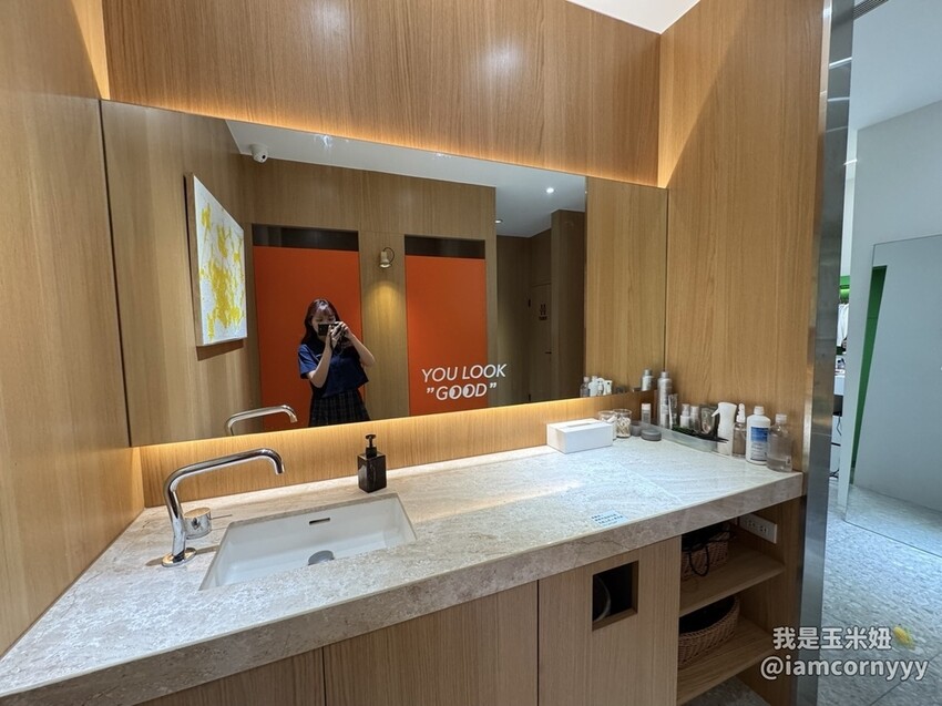 台中拍形象照與證件照，春山相館勤美店讓你自信美麗