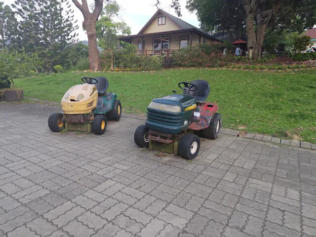 飛牛牧場 - - 牧場生態區 - 牽引機 飛牛牧場 - - 牧場生態區 - 牽引機