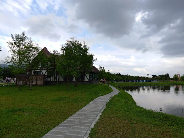 A2 水岸 - 星巴克理想門市 - 童話屋