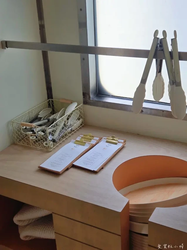 高雄市鹽埕區壽山公園站景點，復古火車上的厚里 Horli Baking·手撕包專賣店｜高雄輕軌路線｜高雄火車麵包咖啡店