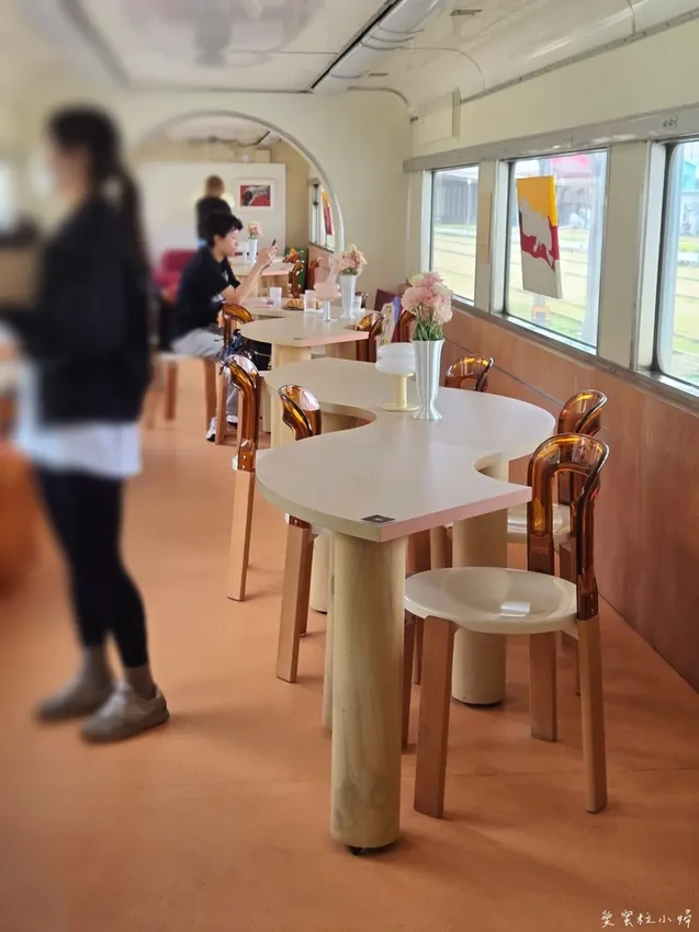 高雄市鹽埕區壽山公園站景點，復古火車上的厚里 Horli Baking·手撕包專賣店｜高雄輕軌路線｜高雄火車麵包咖啡店