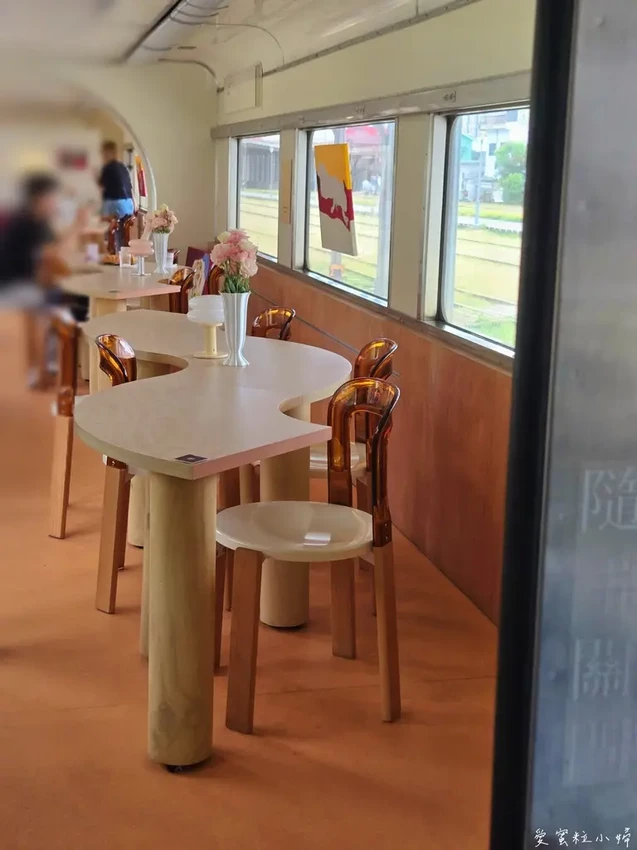 高雄市鹽埕區壽山公園站景點，復古火車上的厚里 Horli Baking·手撕包專賣店｜高雄輕軌路線｜高雄火車麵包咖啡店
