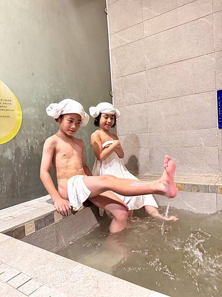 【新月塢溫泉】夜間泡湯體驗、美人湯的秘密、靜謐山林的完美輕旅