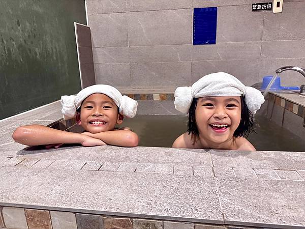 【新月塢溫泉】夜間泡湯體驗、美人湯的秘密、靜謐山林的完美輕旅