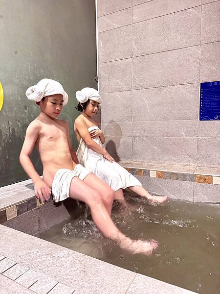 【新月塢溫泉】夜間泡湯體驗、美人湯的秘密、靜謐山林的完美輕旅