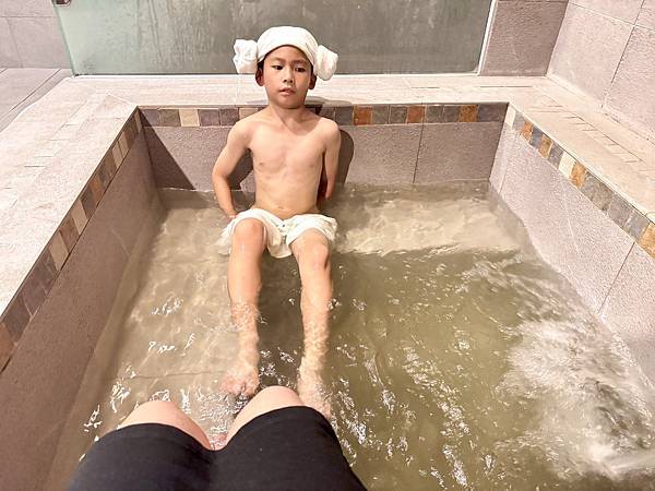 【新月塢溫泉】夜間泡湯體驗、美人湯的秘密、靜謐山林的完美輕旅