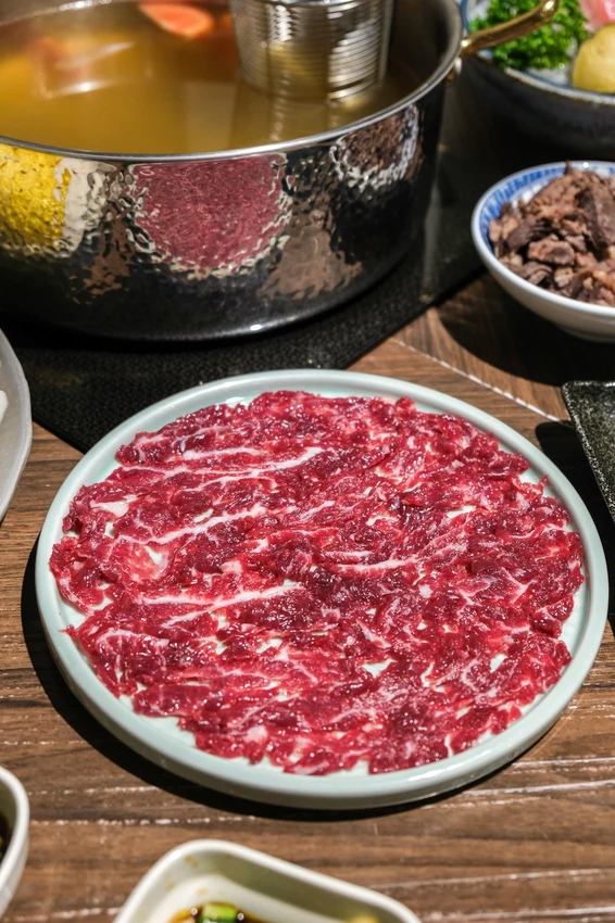 台中市西屯區「牛門薈溫體牛專賣」逢甲必吃溫體牛在這