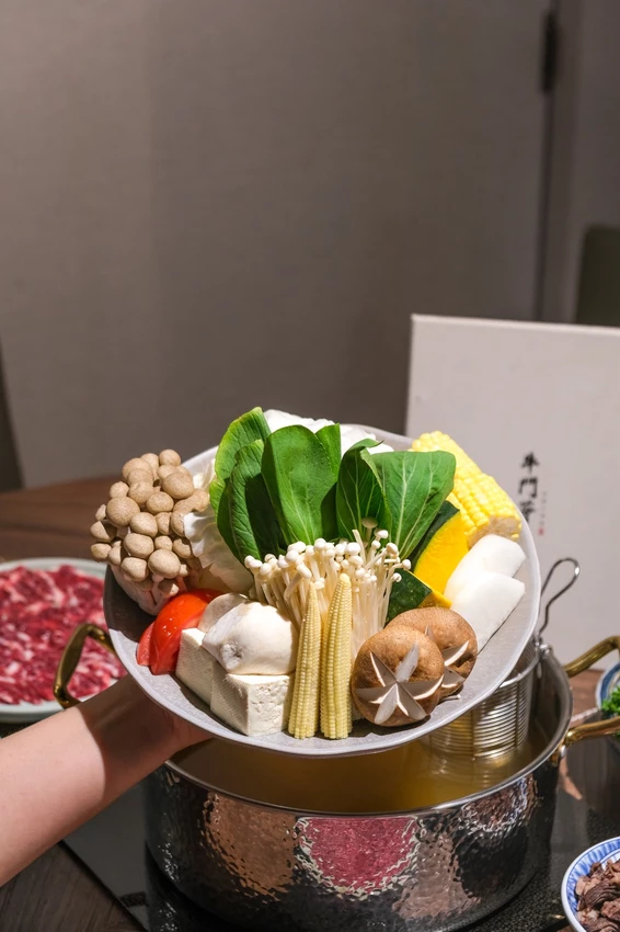 台中市西屯區「牛門薈溫體牛專賣」逢甲必吃溫體牛在這