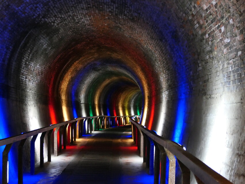 探索後龍過港隧道秘境,百年歷史隧道光影之旅