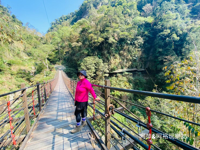 嘉義梅山竹坑溪步道！龍宮瀑布水濂洞秘境，感受大自然磅礴力量。