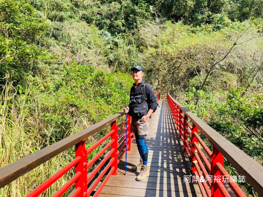 嘉義梅山竹坑溪步道！龍宮瀑布水濂洞秘境，感受大自然磅礴力量。
