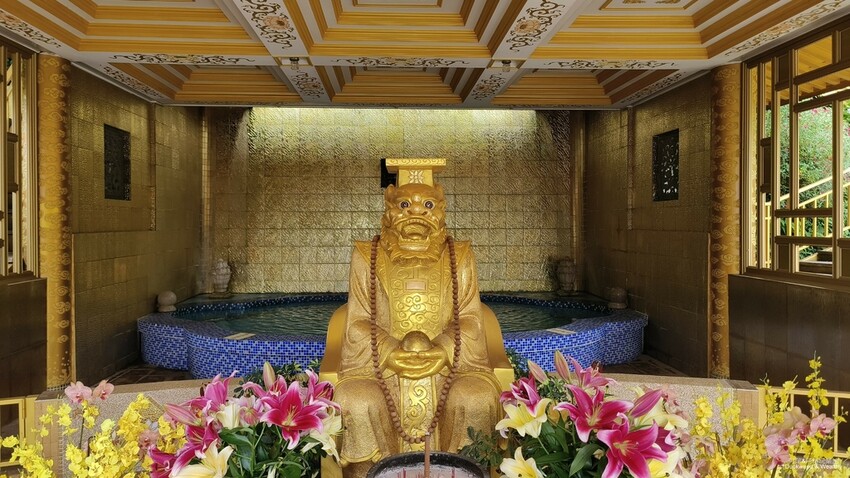 梅山巧雲小棧龍王金殿,體驗金光閃閃仙氣十足的嘉義景點