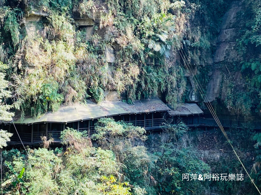 嘉義梅山竹坑溪步道！龍宮瀑布水濂洞秘境，感受大自然磅礴力量。