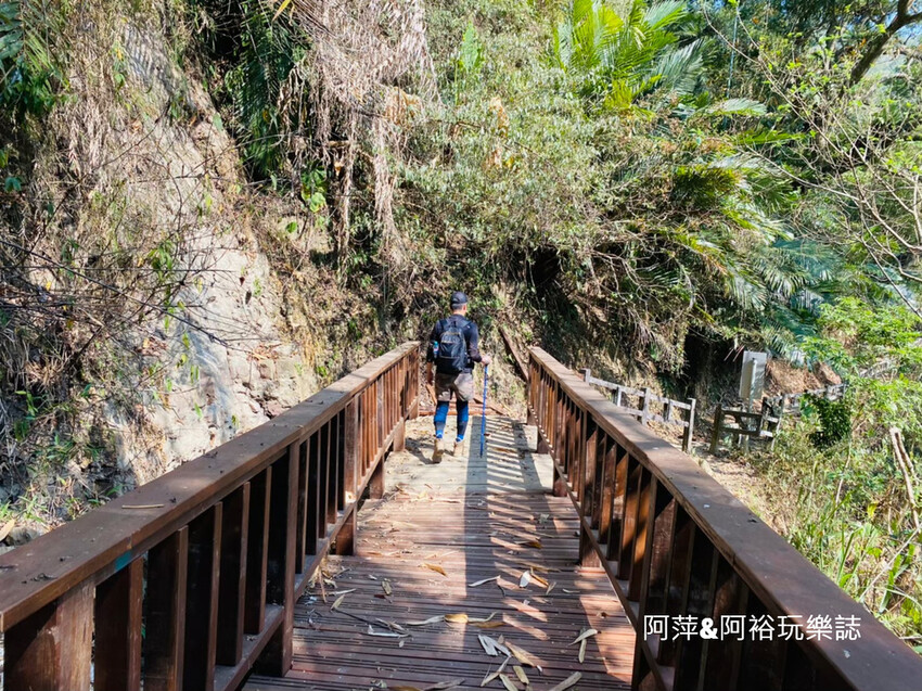 嘉義梅山竹坑溪步道！龍宮瀑布水濂洞秘境，感受大自然磅礴力量。