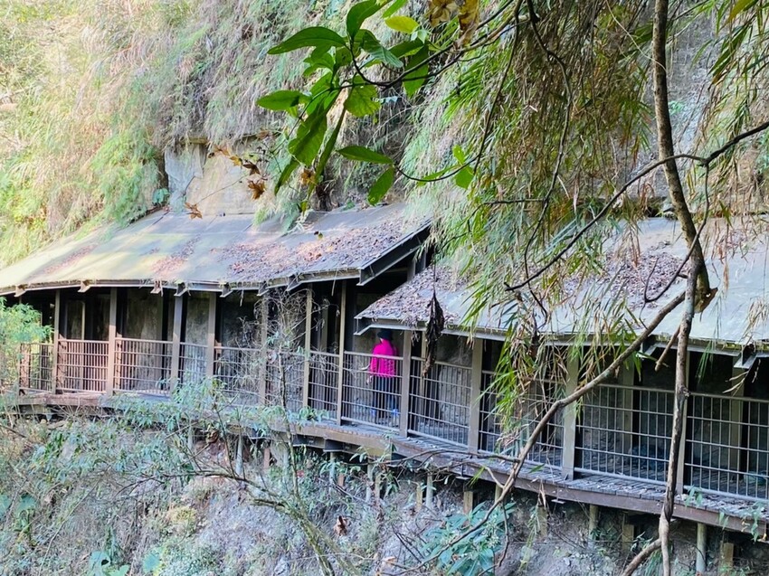 嘉義梅山竹坑溪步道！龍宮瀑布水濂洞秘境，感受大自然磅礴力量。