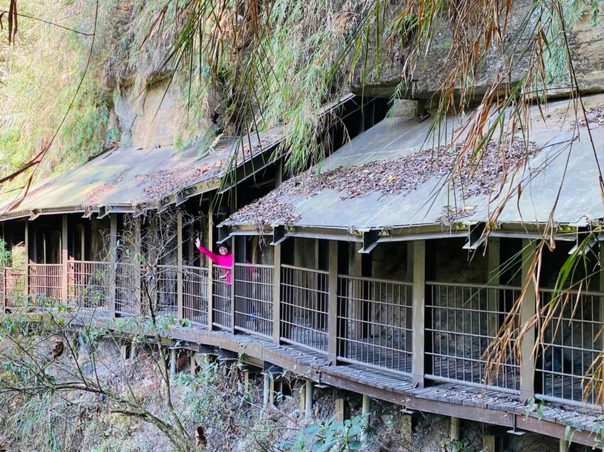 嘉義梅山竹坑溪步道！龍宮瀑布水濂洞秘境，感受大自然磅礴力量。