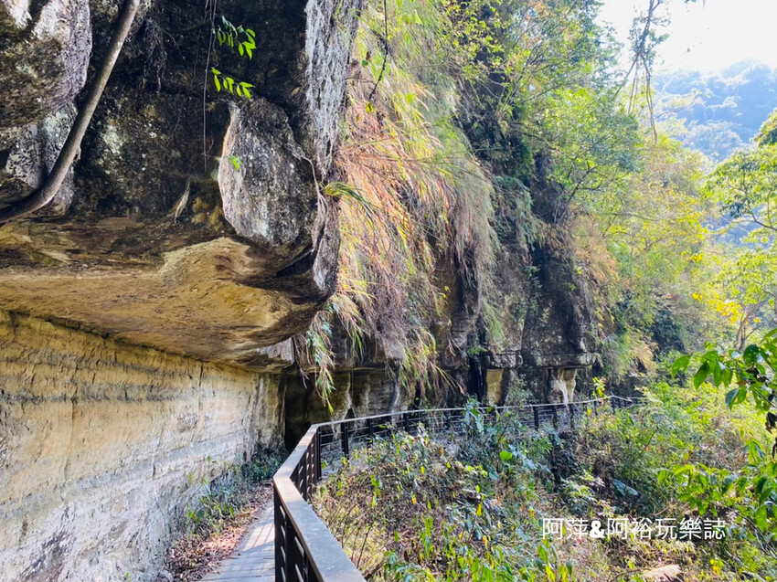 嘉義梅山竹坑溪步道！龍宮瀑布水濂洞秘境，感受大自然磅礴力量。