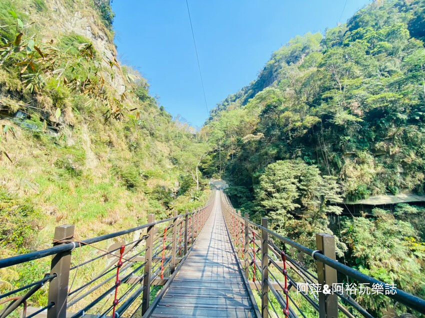 嘉義梅山竹坑溪步道！龍宮瀑布水濂洞秘境，感受大自然磅礴力量。