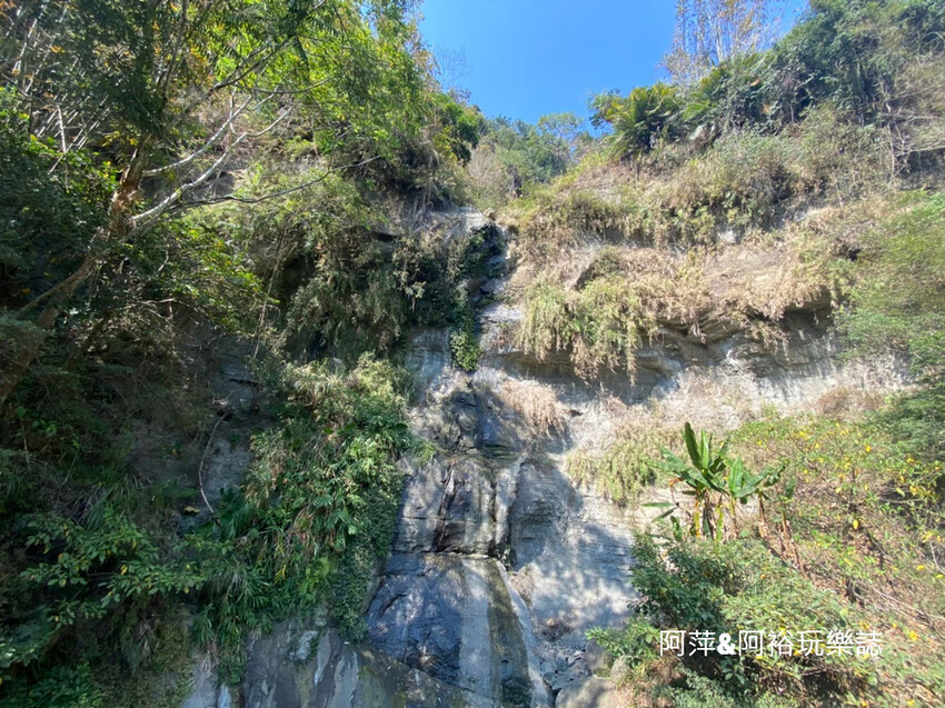 嘉義梅山竹坑溪步道！龍宮瀑布水濂洞秘境，感受大自然磅礴力量。