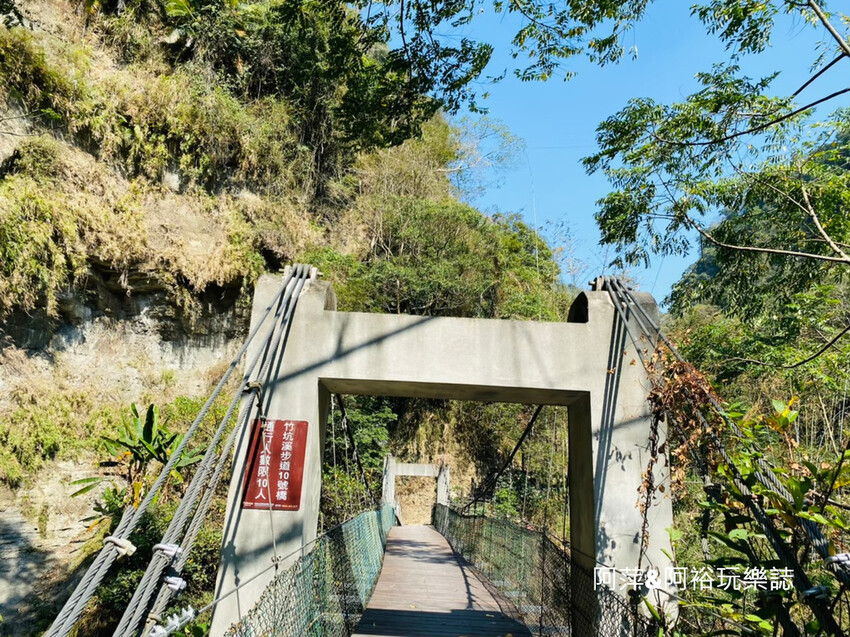 嘉義梅山竹坑溪步道！龍宮瀑布水濂洞秘境，感受大自然磅礴力量。