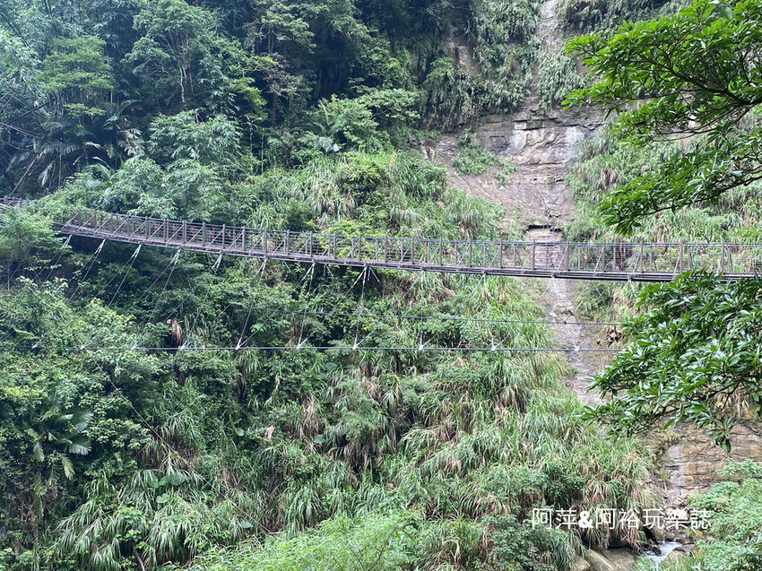嘉義梅山竹坑溪步道！龍宮瀑布水濂洞秘境，感受大自然磅礴力量。