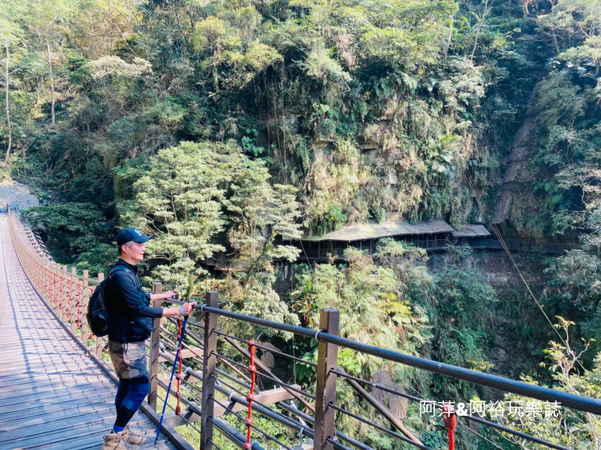 嘉義梅山竹坑溪步道！龍宮瀑布水濂洞秘境，感受大自然磅礴力量。