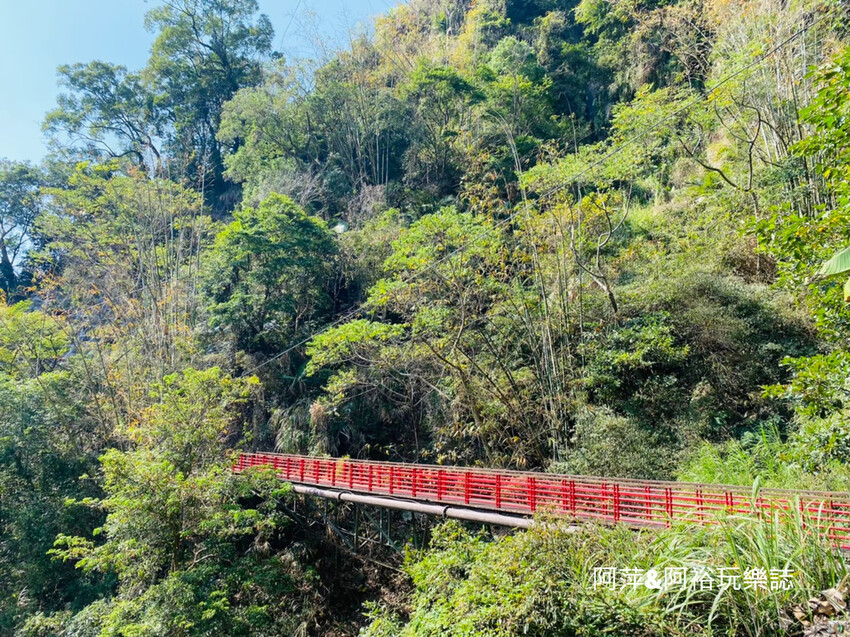 嘉義梅山竹坑溪步道！龍宮瀑布水濂洞秘境，感受大自然磅礴力量。