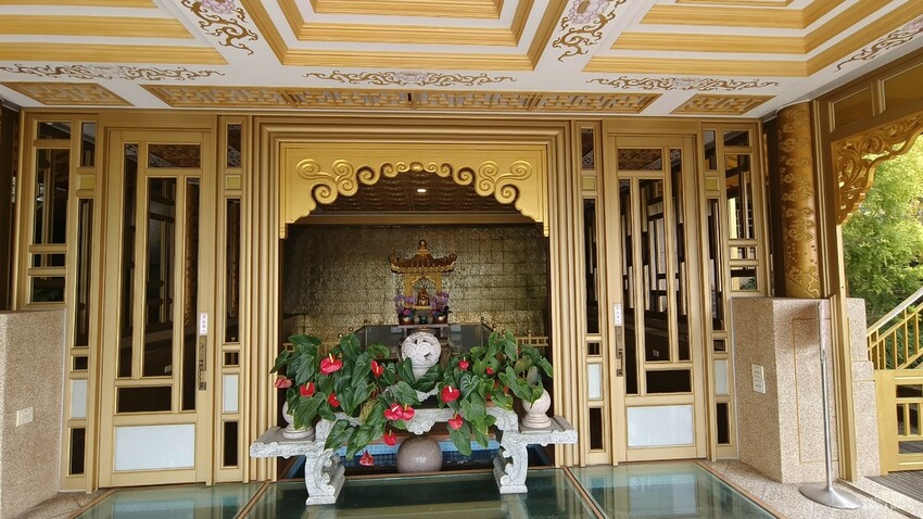 梅山巧雲小棧龍王金殿,體驗金光閃閃仙氣十足的嘉義景點