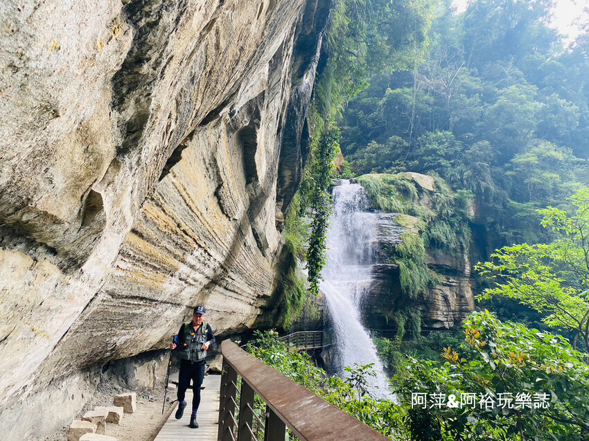 嘉義梅山竹坑溪步道！龍宮瀑布水濂洞秘境，感受大自然磅礴力量。