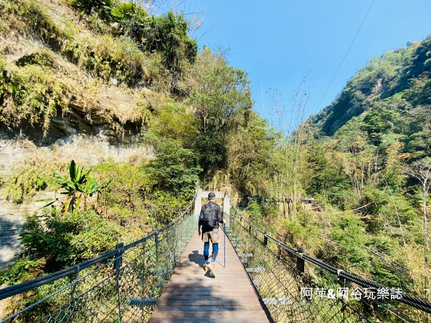 嘉義梅山竹坑溪步道！龍宮瀑布水濂洞秘境，感受大自然磅礴力量。