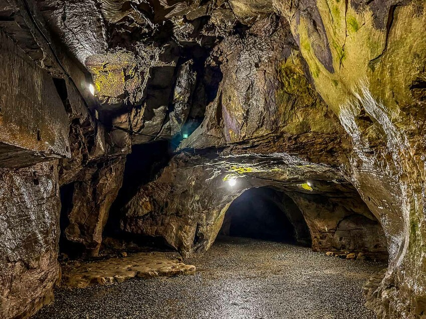 基隆仙洞巖佛手洞，台版地下城奇觀，必訪基隆景點推薦