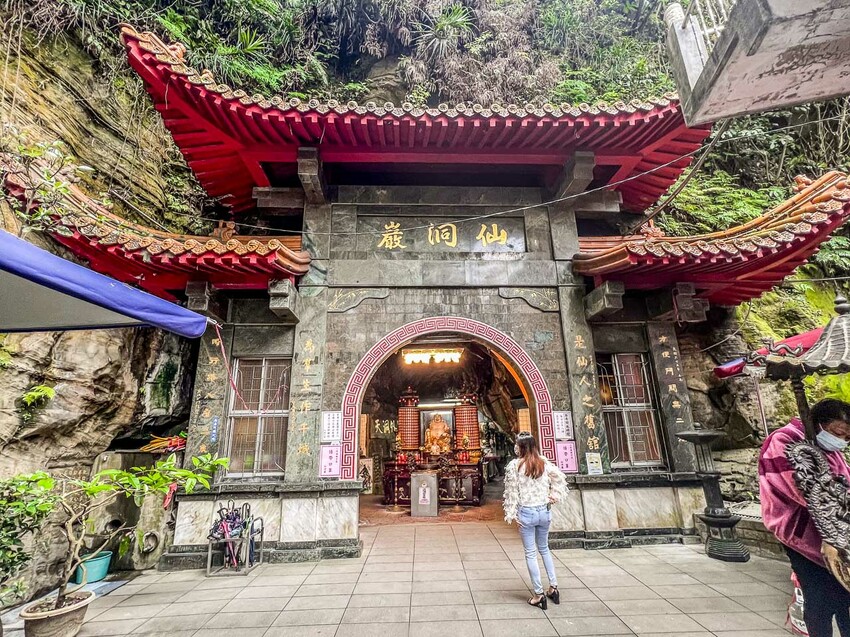 基隆仙洞巖佛手洞，台版地下城奇觀，必訪基隆景點推薦